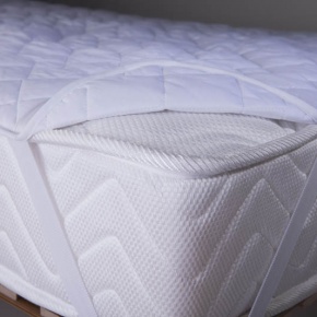 PAD WITH NON-WOVEN INTERLINING